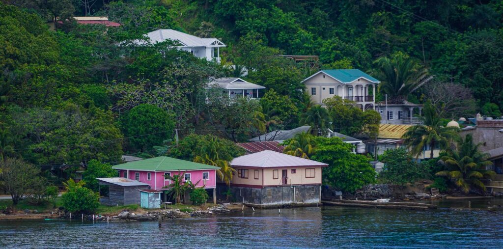 beautiful-views-of-roatan-architecture