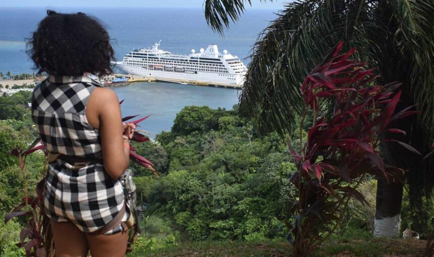 Discovering Roatan: A Guide to the Hidden Gem of Honduras